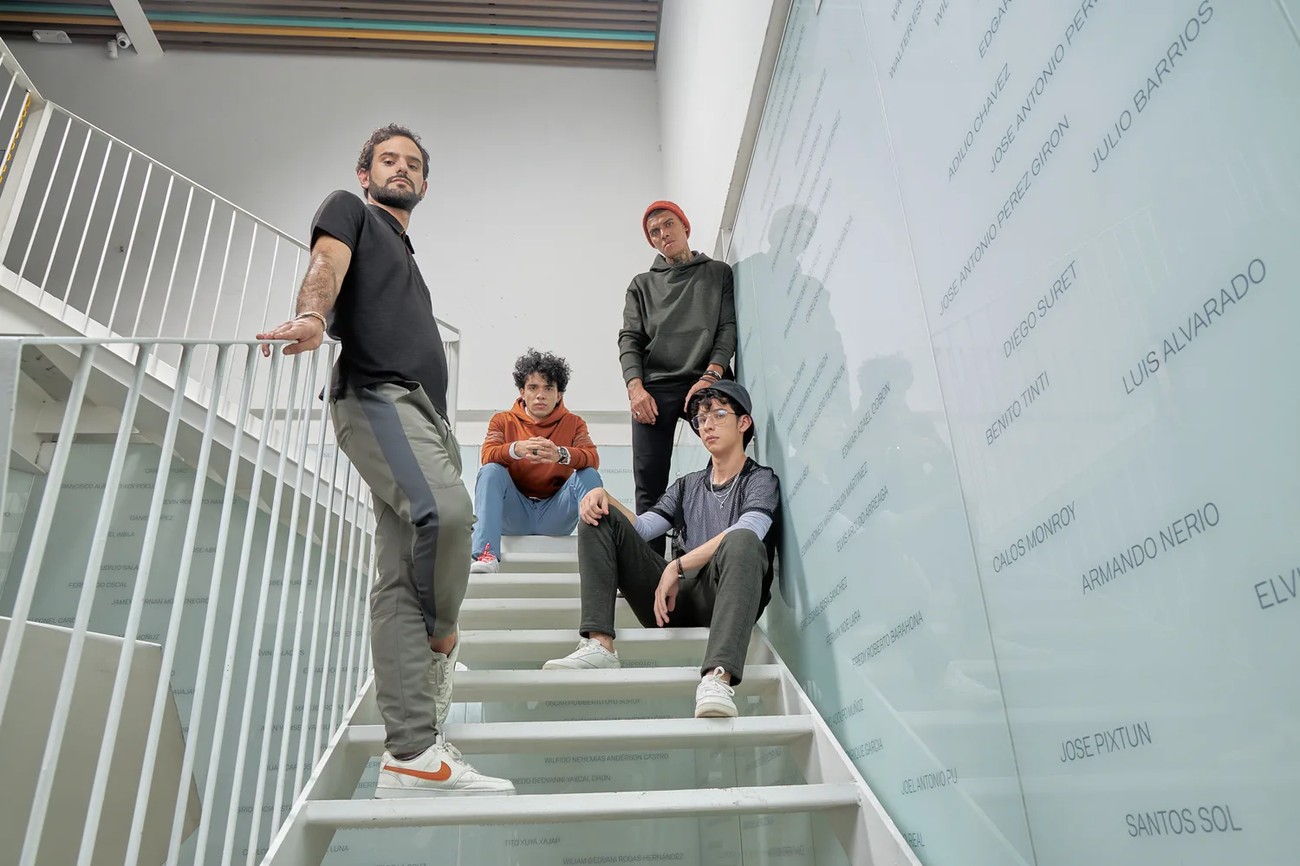 Equipo EDROS en escalinata